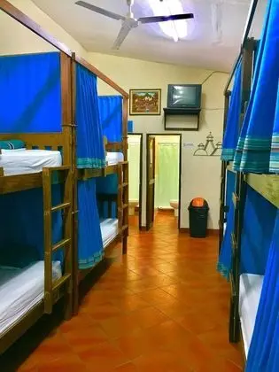 Standard Ortak Ranzalı Oda, Karma Ranzalı Oda, 2 Banyolu, Avlu