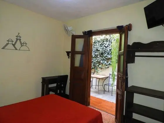 Tek Büyük Yataklı Oda, 1 Çift Kişilik Yatak, Özel Banyo, Avlu