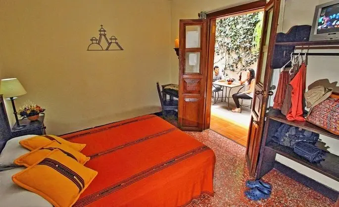 Tek Büyük Yataklı Oda, 1 Çift Kişilik Yatak, Özel Banyo, Avlu