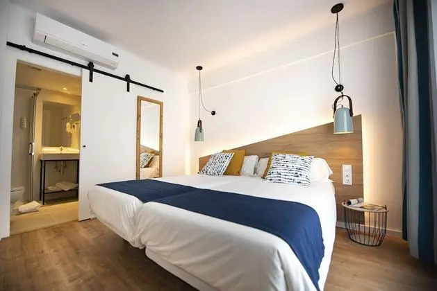 Tek Büyük Yataklı Oda, Balkon, Deniz Manzaralı