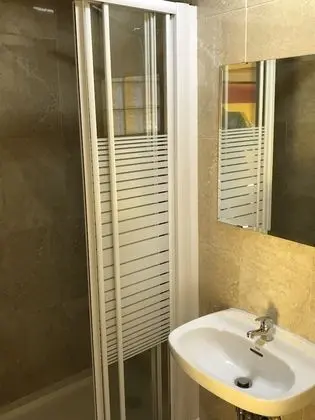 İki Ayrı Yataklı Oda, 2 Tek Kişilik Yatak, Ortak Banyo