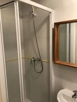 İki Ayrı Yataklı Oda, 2 Tek Kişilik Yatak, Ortak Banyo