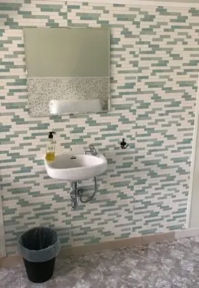 Üç Kişilik Oda, Ortak Banyo