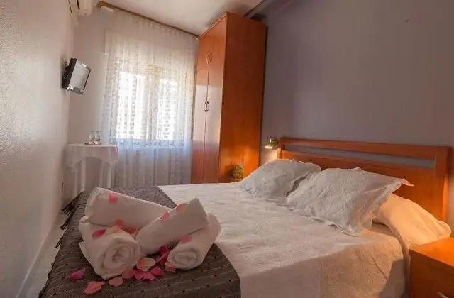 Tek Büyük veya İki Ayrı Yataklı Oda