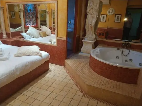 Double Room Jacuzzi (1)
