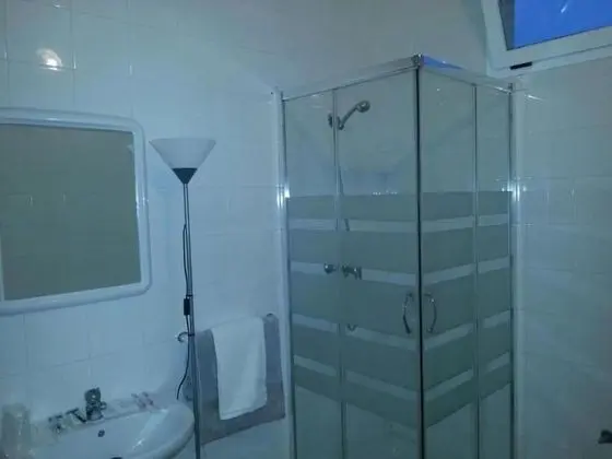 Üç Kişilik Oda