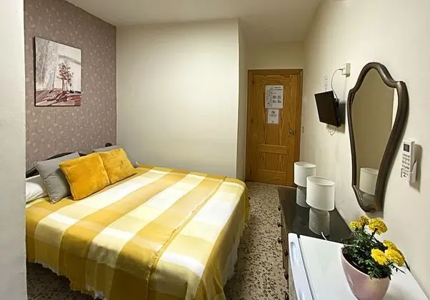 Büyük Yataklı Tek Kişilik Oda