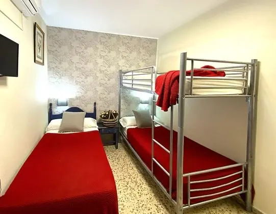 Ortak Ranzalı Oda, 1 Tek Kişilik Yatak, Özel Banyo ( 4 Bedroom)