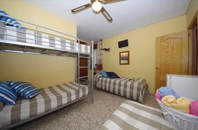 Ortak Ranzalı Oda, 1 Tek Kişilik Yatak, Özel Banyo ( 4 Bedroom)