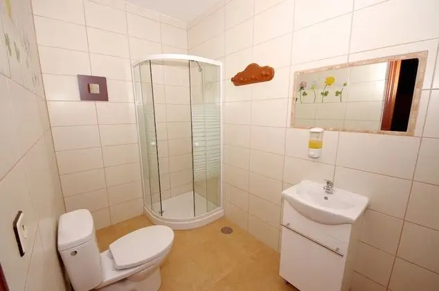 Ortak Ranzalı Oda, 1 Tek Kişilik Yatak, Özel Banyo ( 4 Bedroom)