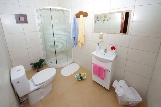 Ortak Ranzalı Oda, 1 Tek Kişilik Yatak, Özel Banyo ( 4 Bedroom)