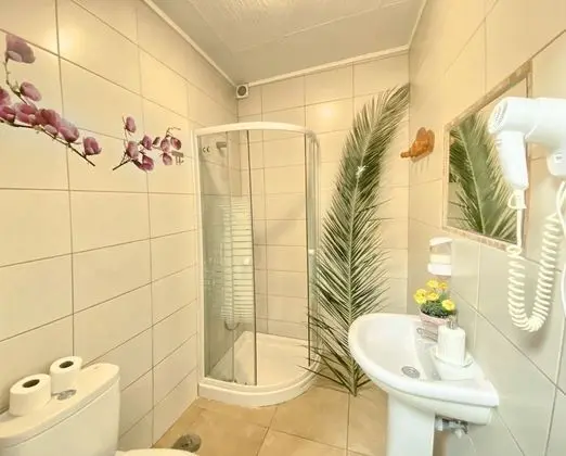 Ortak Ranzalı Oda, 1 Tek Kişilik Yatak, Özel Banyo ( 4 Bedroom)