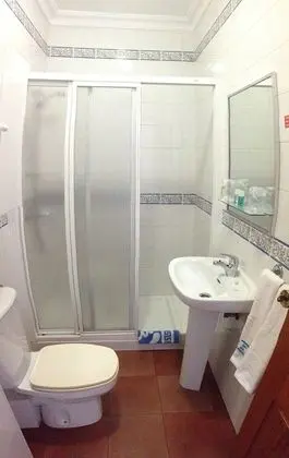 Büyük Yataklı Tek Kişilik Oda