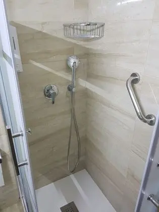 Tek Büyük Yataklı Oda, Balkon