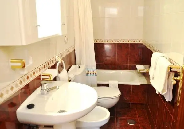 Deluxe Tek Büyük Yataklı Oda, Kısmi Deniz Manzarası