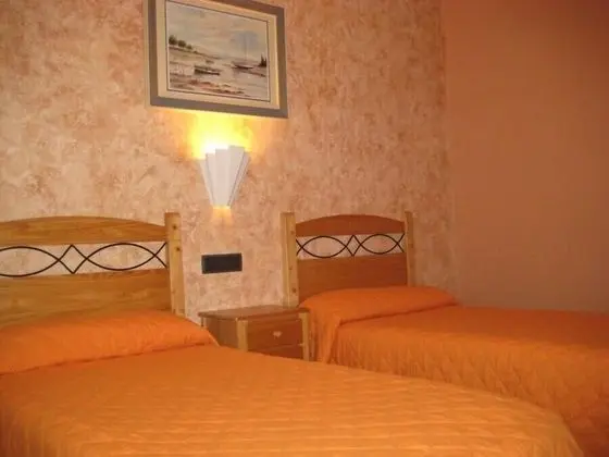 Tek Büyük Yataklı Oda, 2 Tek Kişilik Yatak