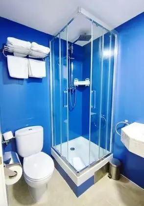 Üç Kişilik Oda