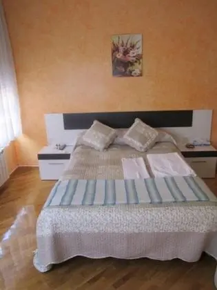 Tek Büyük Yataklı Oda, 1 Büyük (Queen) Boy Yatak, Sigara İçilmez