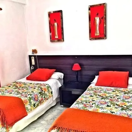 Üç Kişilik Oda