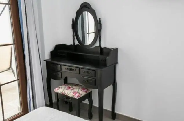 Büyük Yataklı Tek Kişilik Oda