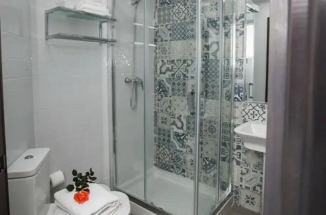 Büyük Yataklı Tek Kişilik Oda