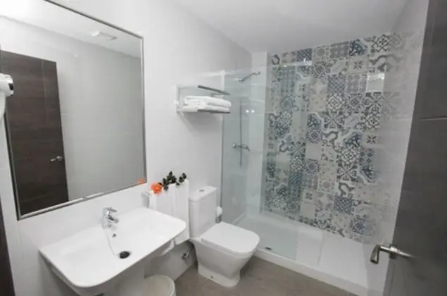 Büyük Yataklı Tek Kişilik Oda