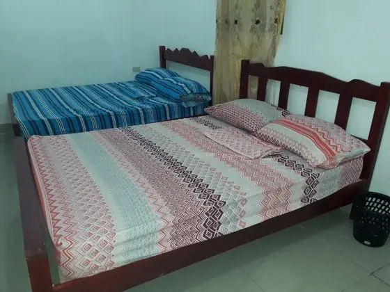 Dört Kişilik Oda, 2 Çift Kişilik Yatak, Ortak Banyo, Köşe