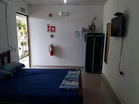 Dört Kişilik Oda, 2 Çift Kişilik Yatak, Ortak Banyo, Köşe