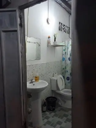 Dört Kişilik Oda, 2 Çift Kişilik Yatak, Ortak Banyo, Köşe