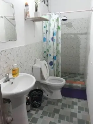 Dört Kişilik Oda, 2 Çift Kişilik Yatak, Ortak Banyo, Köşe