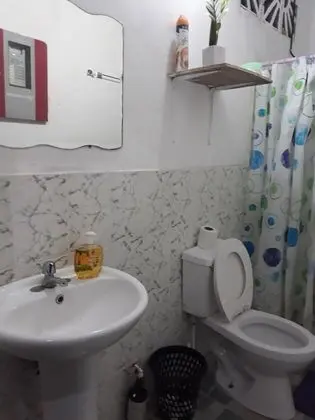 Dört Kişilik Oda, 2 Çift Kişilik Yatak, Ortak Banyo, Köşe