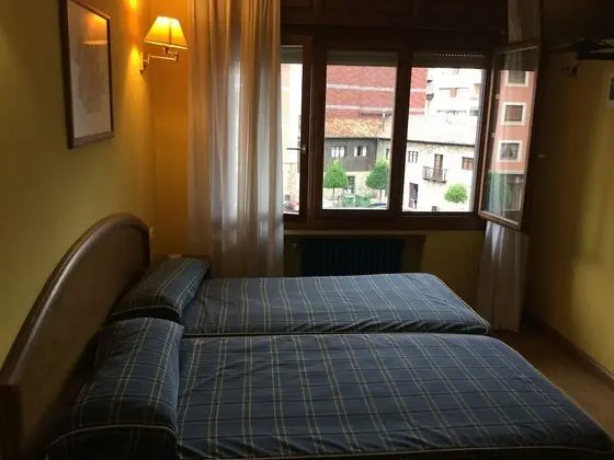 Üç Kişilik Oda