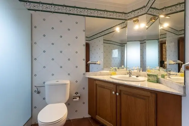 İki Ayrı Yataklı Oda (Romani)