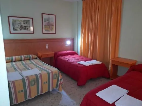Üç Kişilik Oda