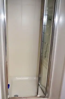 Ortak Ranzalı Oda, Karma Ranzalı Oda, Ortak Banyo