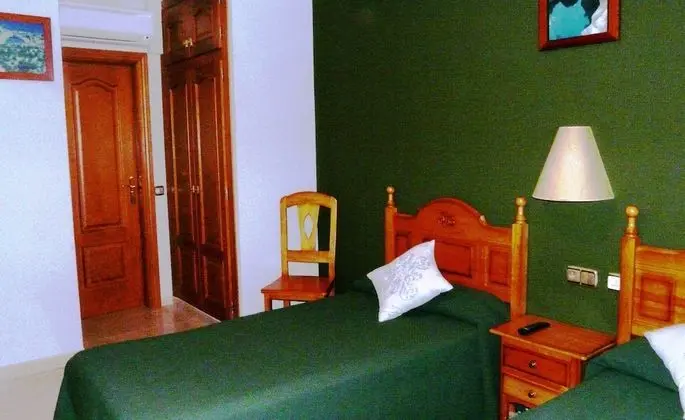 Tek Büyük Yataklı Oda, 2 Tek Kişilik Yatak