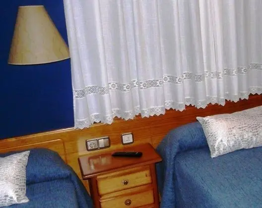 Tek Büyük Yataklı Oda, 2 Tek Kişilik Yatak