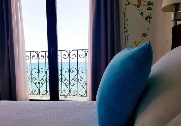 Tek Büyük veya İki Ayrı Yataklı Oda, 1 Çift Kişilik veya 2 Tek Kişilik Yatak, Deniz Manzaralı (3)