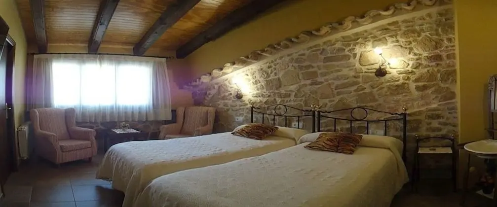 Tek Büyük Yataklı Oda, 2 Tek Kişilik Yatak (Les Planes)