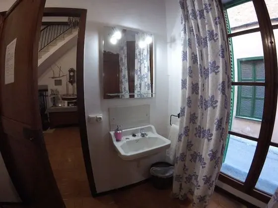 Tek Büyük Yataklı Oda, Ortak Banyo