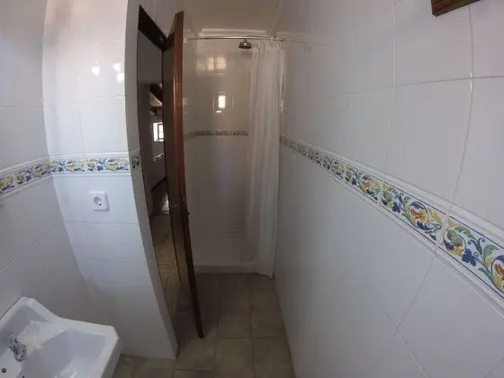 Tek Büyük Yataklı Oda, Ortak Banyo