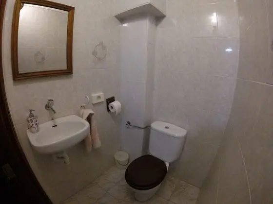 Tek Büyük Yataklı Oda, Ortak Banyo