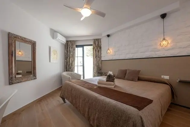 Tek Büyük veya İki Ayrı Yataklı Oda, Teras