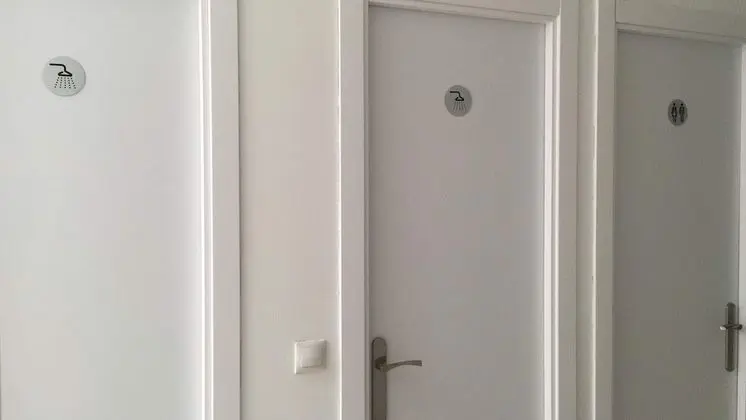 Ortak Ranzalı Oda, Karma Ranzalı Oda, Ortak Banyo
