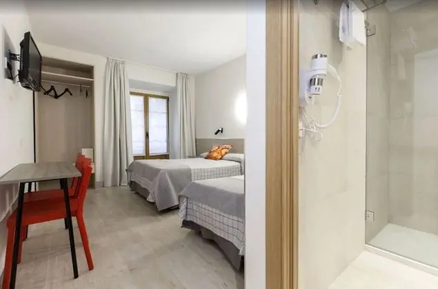 Tek Büyük Yataklı Oda, 2 Tek Kişilik Yatak