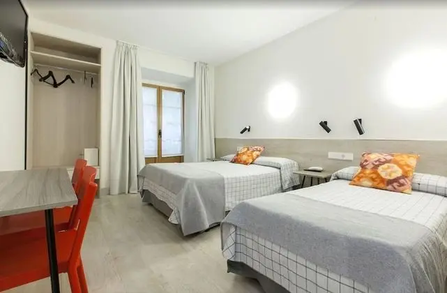 Tek Büyük Yataklı Oda, 2 Tek Kişilik Yatak