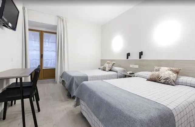 Tek Büyük Yataklı Oda, 2 Tek Kişilik Yatak