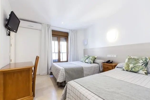 Tek Büyük Yataklı Oda, 2 Tek Kişilik Yatak