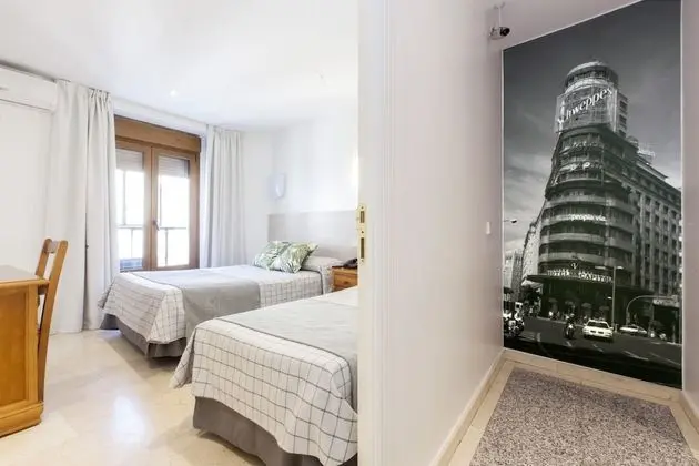 Tek Büyük Yataklı Oda, 2 Tek Kişilik Yatak