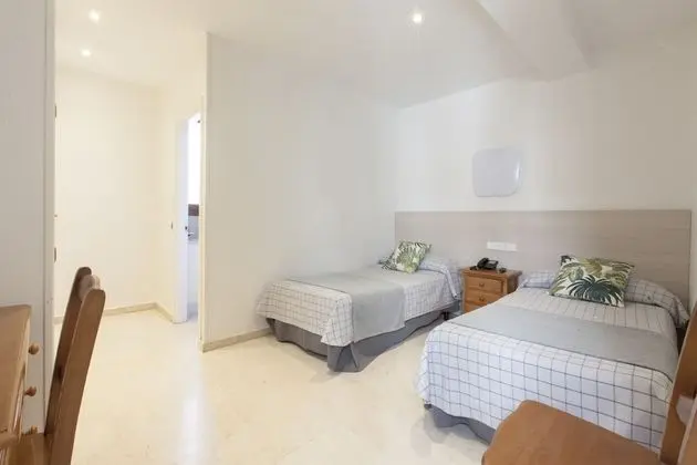 Tek Büyük Yataklı Oda, 2 Tek Kişilik Yatak